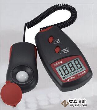 數(shù)字照度計量程不小于2000lx；精度：±5％